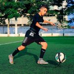 elastico-para-bola-kick-n-back-belt-humanizada-1